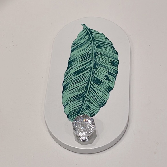 Palm Leaf wall hangers. Set of 2. Brand new. - Picture 2 of 4